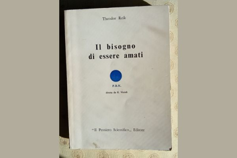 IL BISOGNO DI ESSERE AMATI